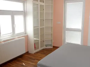 Pronájem bytu 2+kk, Praha - Žižkov, V domově, 50 m2
