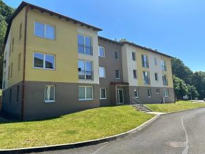 Pronájem bytu 1+kk, Děčín, Na Slatinách, 35 m2