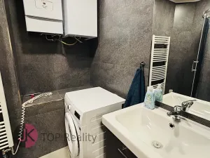Pronájem bytu 1+1, Praha - Kobylisy, Uzavřená, 42 m2