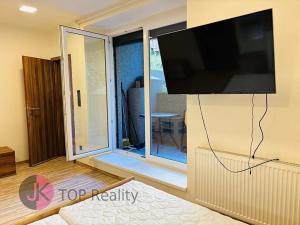 Pronájem bytu 1+1, Praha - Kobylisy, Uzavřená, 42 m2