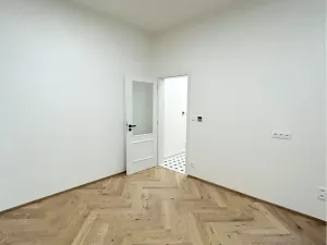 Pronájem bytu 1+kk, Praha - Vršovice, Žitomírská, 30 m2