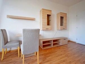 Pronájem bytu 1+kk, Praha - Hostivař, Hornoměcholupská, 24 m2