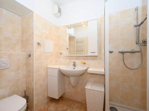 Pronájem bytu 2+kk, Praha - Zbraslav, Neumannova, 40 m2