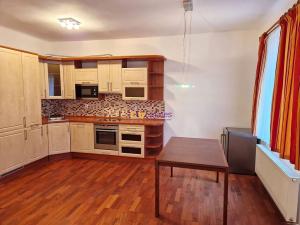 Pronájem bytu 2+1, Praha - Košíře, Cetyňská, 67 m2