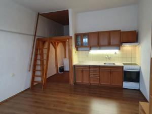 Pronájem bytu 1+kk, Dvůr Králové nad Labem, Bezručova, 32 m2