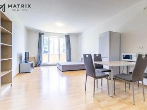 Pronájem bytu 1+kk, Praha - Řeporyje, Wiesenthalova, 42 m2