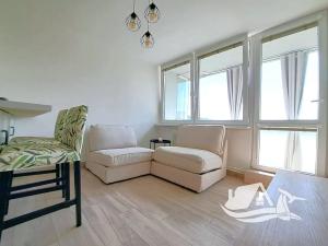 Pronájem bytu 2+kk, Praha - Karlín, Nekvasilova, 49 m2