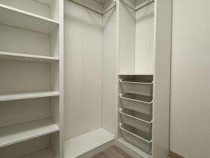 Pronájem bytu 2+kk, Praha, Výstavní, 65 m2