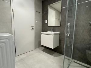 Pronájem bytu 2+kk, Praha, Výstavní, 65 m2