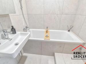 Pronájem bytu 2+1, Karviná, V Aleji, 55 m2