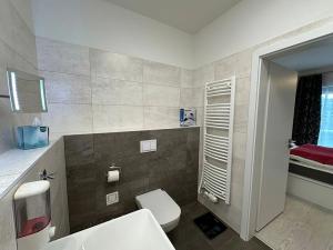 Pronájem bytu 2+kk, Praha - Karlín, U Mlýnského kanálu, 58 m2