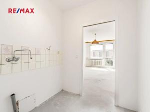 Prodej bytu 2+kk, Praha - Kobylisy, Hlaváčova, 47 m2