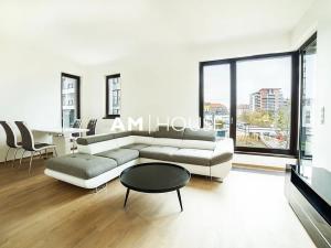Pronájem bytu 2+kk, Praha - Holešovice, Sanderova, 52 m2