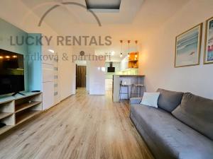 Pronájem bytu 2+kk, Praha - Hloubětín, Granitova, 52 m2