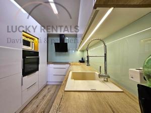 Pronájem bytu 2+kk, Praha - Hloubětín, Granitova, 52 m2