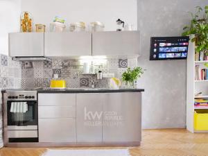 Pronájem bytu 2+kk, Praha - Bubeneč, V. P. Čkalova, 51 m2