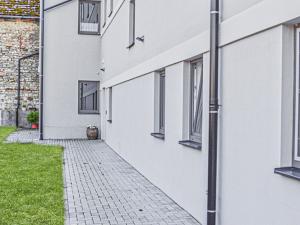 Pronájem bytu 1+kk, Chýnice, Karlštejnská, 38 m2