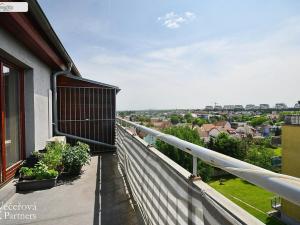 Pronájem bytu 2+kk, Praha - Štěrboholy, Andersenova, 40 m2