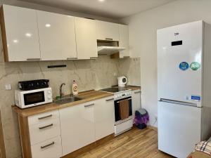 Pronájem domu, Praha - Malešice, U tvrze, 40 m2