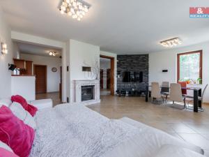 Prodej rodinného domu, Nová Role - Mezirolí, 221 m2