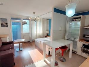 Pronájem bytu 1+kk, Praha - Vysočany, Pod Harfou, 38 m2