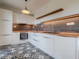 Pronájem bytu 2+kk, Praha - Hloubětín, 53 m2