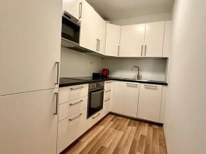 Pronájem bytu 2+kk, Praha - Strašnice, Zvěřinova, 60 m2