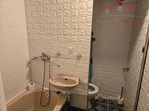 Pronájem bytu 1+1, Chomutov, Kundratická, 36 m2