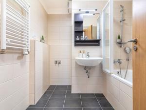 Pronájem bytu 3+kk, Praha - Čakovice, Theinova, 83 m2