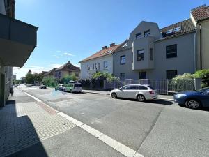 Pronájem bytu 2+kk, Praha - Kobylisy, Ke Stírce, 50 m2