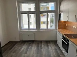 Pronájem bytu 2+kk, Praha - Žižkov, Jeseniova, 37 m2
