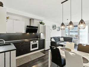 Prodej bytu 2+kk, Praha - Dolní Měcholupy, Honzíkova, 57 m2