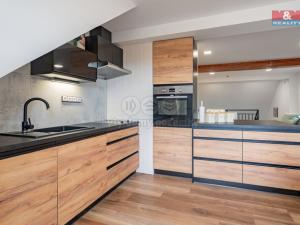 Pronájem atypického bytu, Hoštice, 80 m2