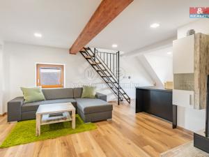 Pronájem atypického bytu, Hoštice, 80 m2