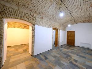 Pronájem komerční nemovitosti, Praha - Nové Město, Charvátova, 82 m2