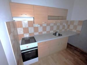 Pronájem bytu 2+kk, Teplice, Karla Aksamita, 49 m2