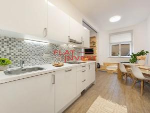 Pronájem bytu 1+1, Praha - Dejvice, Kafkova, 42 m2