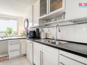 Prodej bytu 3+1, Praha - Řepy, Vondroušova, 75 m2