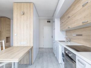 Pronájem bytu 1+kk, Praha - Záběhlice, Topolová, 31 m2