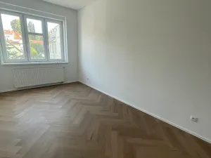 Pronájem bytu 2+kk, Praha - Břevnov, Šlikova, 47 m2