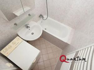 Pronájem bytu 2+kk, Praha - Řepy, Laudova, 45 m2