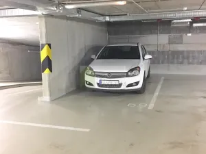 Pronájem garážového stání, Praha - Nusle, Kloboučnická, 13 m2