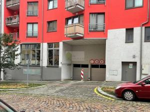 Pronájem garážového stání, Praha - Nusle, Kloboučnická, 13 m2