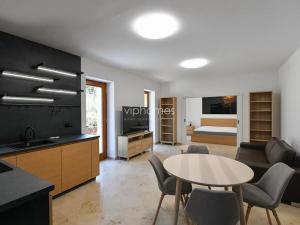 Pronájem bytu 2+kk, Praha - Bubeneč, Mlýnská, 58 m2
