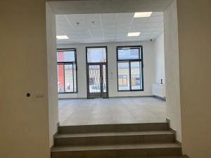 Pronájem obchodního prostoru, Třebíč, Karlovo nám., 142 m2