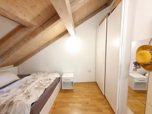 Pronájem bytu 2+kk, Praha - Smíchov, Plzeňská, 54 m2