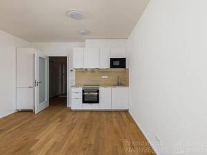Pronájem bytu 1+kk, Praha - Holešovice, U průhonu, 32 m2