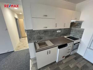 Pronájem bytu 2+kk, Praha - Kamýk, Smotlachova, 44 m2