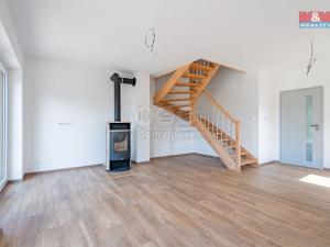Prodej bytu 3+kk, Černá v Pošumaví - Bližná, 83 m2