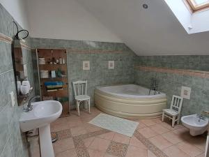 Prodej bytu 4+kk, Holubice, Za Dvorem, 130 m2